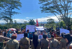 Usai Didemo di Kantor Bupati, Kades Dusun Baru Akhirnya Diberhentikan, SK Akan Diberikan 1 April   