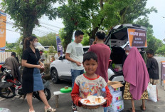 Bisa jadi Contoh! Pasutri Kota Bengkulu Ini Bagikan 150 Porsi Makanan Gratis