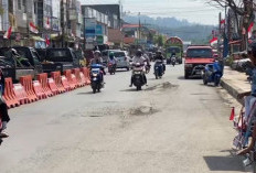 Di Pusat Kota! Baru Ditambal Jalan Nasional Berlubang Lagi 