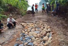 Jalan Rusak Parah, Warga Desa Harapkan Bantuan Pemerintah
