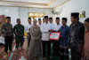 Safari Ramadan, Bupati Teddy Serahkan Bantuan Rp7,5 Juta Kepada Pengurus Masjid At-Taqwa
