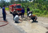 Sat Lantas Polres Seluma Perbaiki Jalan Rusak di Kota Tais 